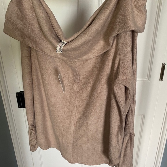 Free People - Cozy off shoulder cabin top - Picture 3 of 4